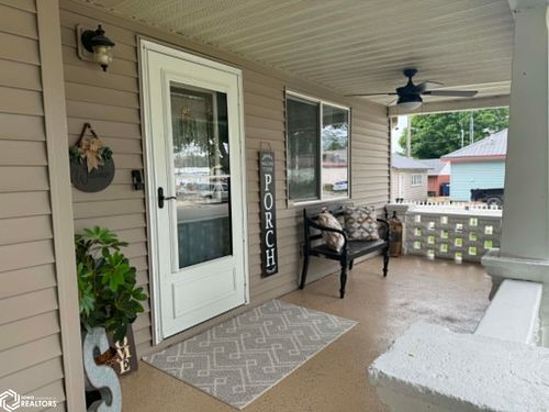 27 1st St Se, Nora Springs, IA, 50458-8922 | Card Image
