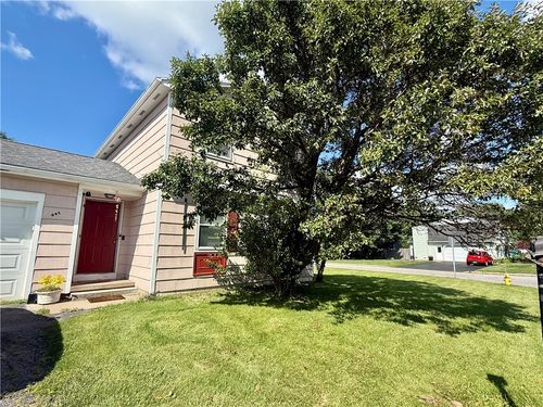 1 Woodsmeadow Ln, Rochester, NY, 14623-2739 | Card Image