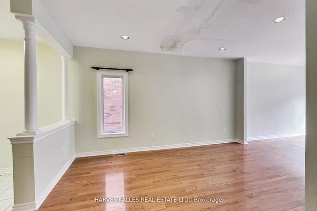 241 Denise Cir, House attached with 3 bedrooms, 3 bathrooms and 3 parking in Newmarket ON | Image 6