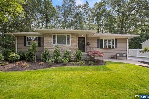 452 Ridgewood Blvd N, Twp Washingtn, NJ, 07676-4609 | Card Image