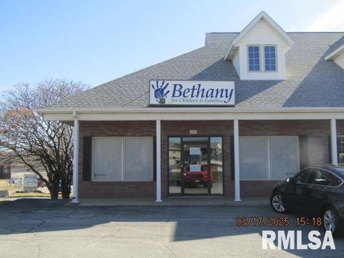 2195 E 53rd St, Davenport, IA, 52807-2705 | Card Image