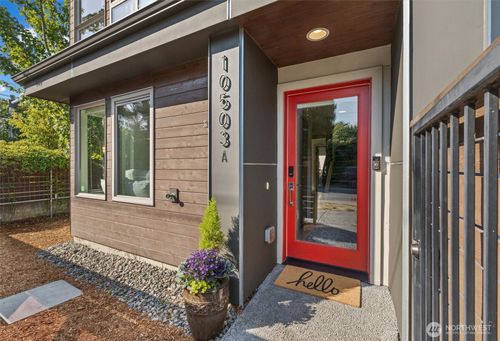 a-10503 Evanston Ave N, Seattle, WA, 98133-8835 | Card Image