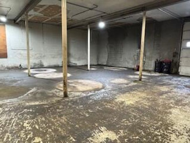 Bldg B interior2 | Image 22