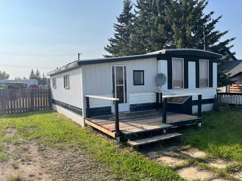 4 2nd St E, Dewberry, AB, T0B1G0 | Card Image