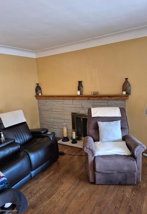 17619 Sprenger Ave, Eastpointe, MI, 48021-3150 | Card Image