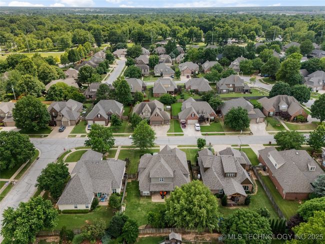8811 E 110 Th St, House other with 4 bedrooms, 4 bathrooms and null parking in Tulsa OK | Image 52