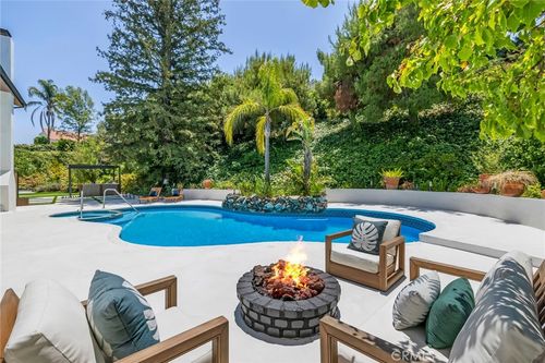 20101 Greenbriar Dr, Tarzana, CA, 91356-5650 | Card Image