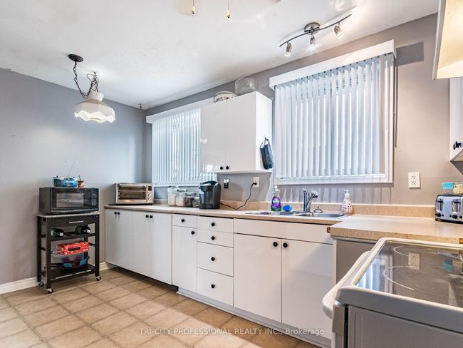 866 Krosno Blvd, House attached with 5 bedrooms, 2 bathrooms and 2 parking in Pickering ON | Image 9