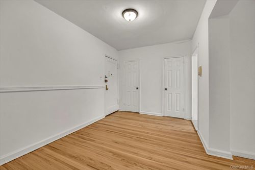 4h-123-35 82nd Rd, Kew Gardens, NY, 11415-1625 | Card Image