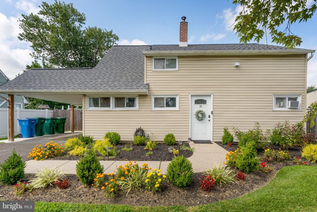 Idolstone Rd, Levittown, PA 19057