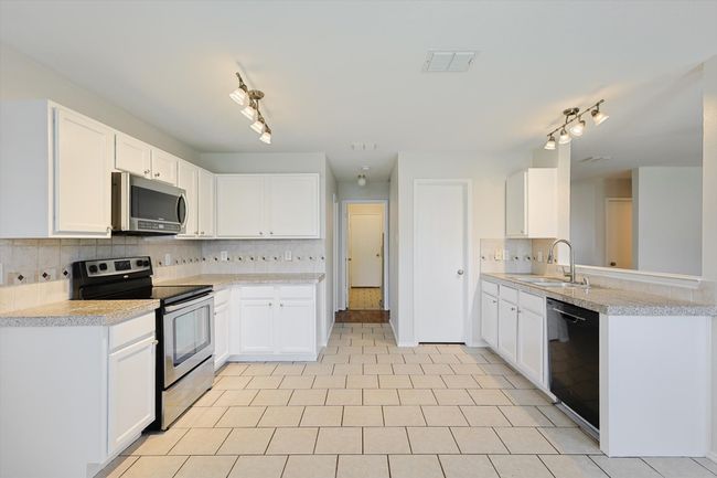 Kitchen | Image 17