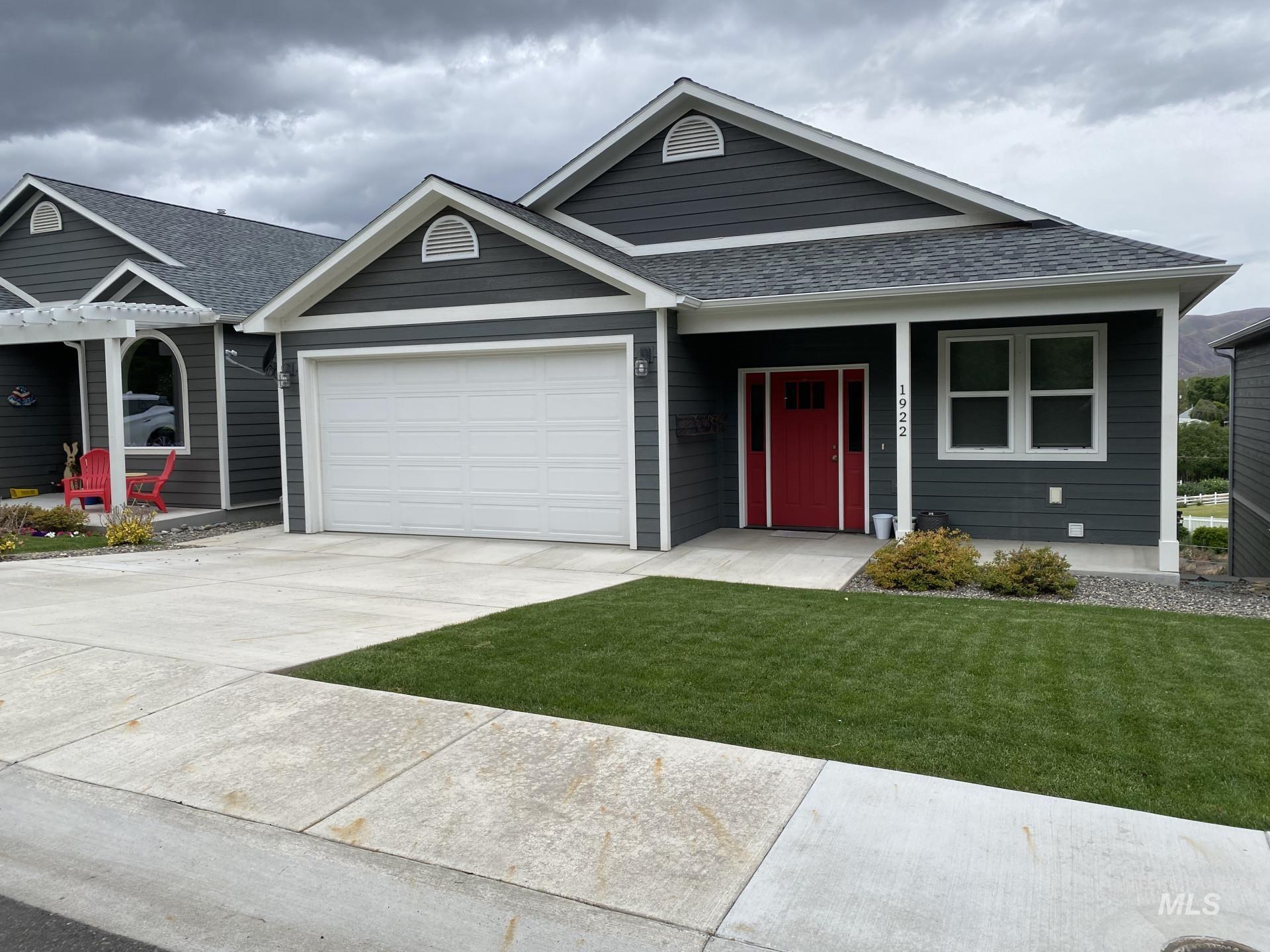 Carol Dr, Lewiston, ID 83501