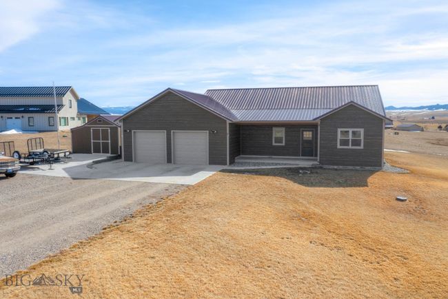 Front of home | Image 4