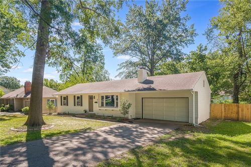 619 E 109th St, Kansas City, MO, 64131-4027 | Card Image