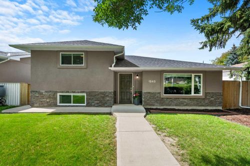 1243 19 Street Ne, Calgary, AB, T2E4Y1 | Card Image