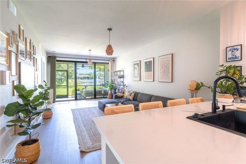 101-15126 Palmer Lake Cir, NAPLES, FL, 34109-9055 | Card Image