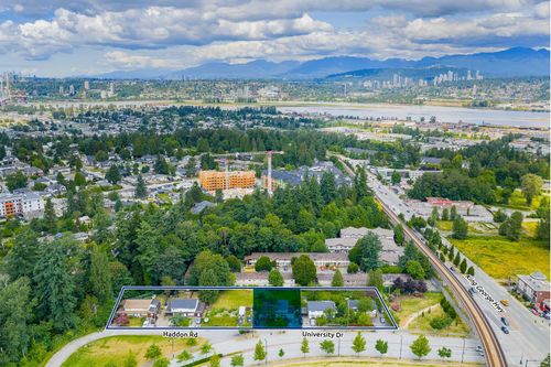 10957 University Dr, Surrey, BC, V3T3Z4 | Card Image