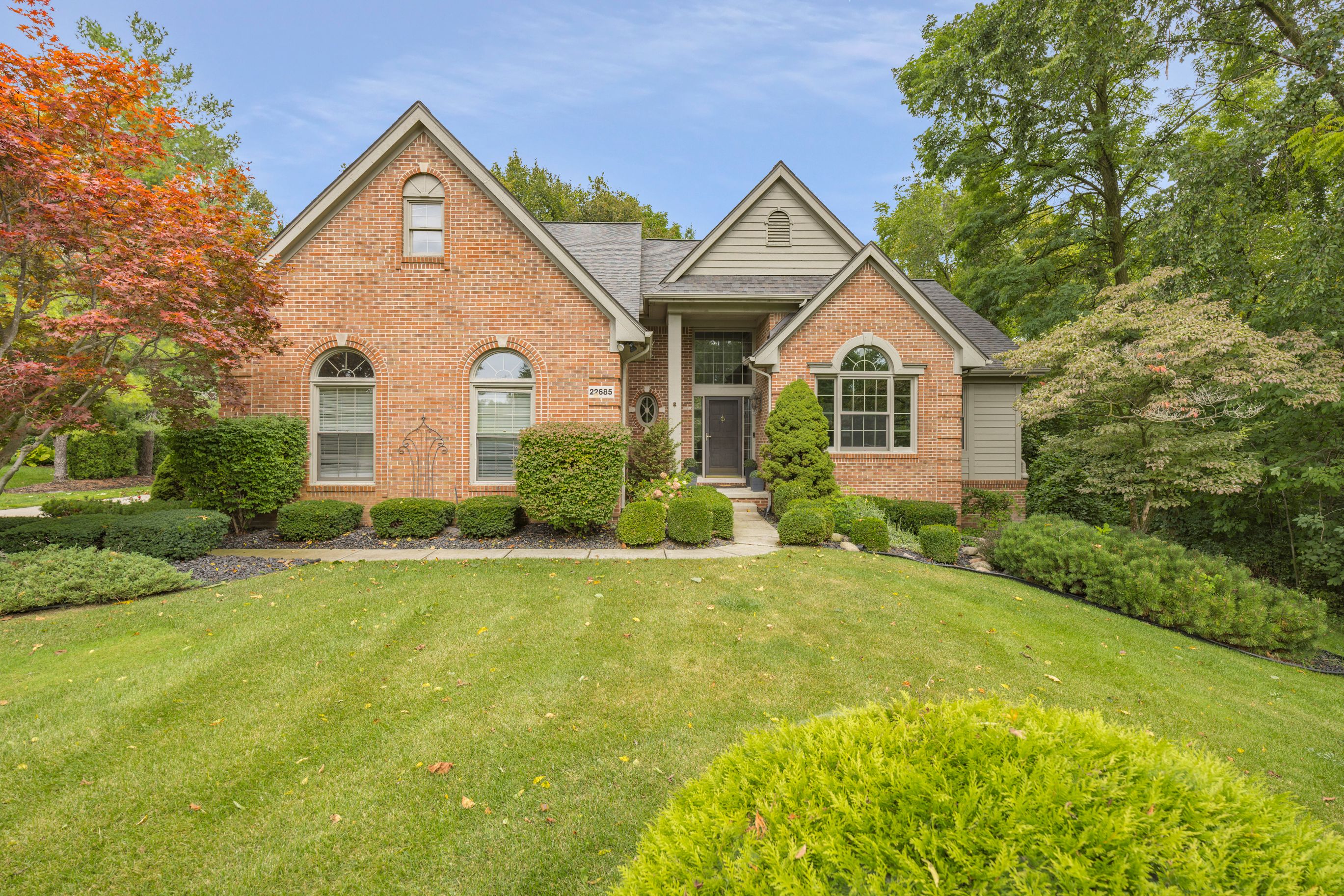 Spy Glass Hill Dr, South Lyon, MI 48178