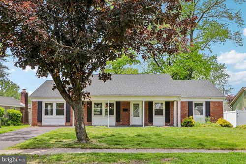 6 Newport Ln, Willingboro, NJ, 08046-1317 | Card Image