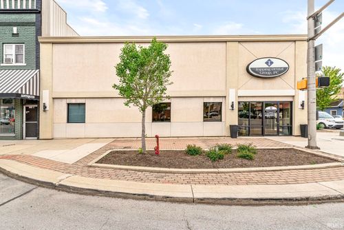 102 W Market Street, Nappanee, IN, 46550-1939 | Card Image
