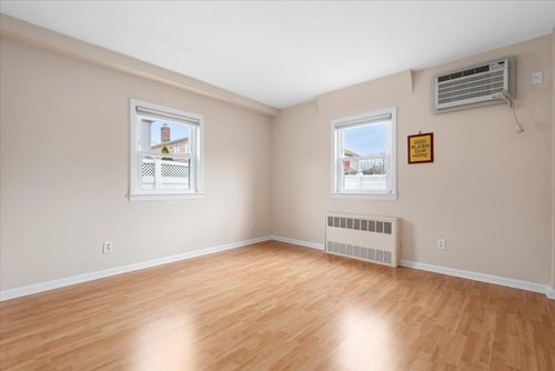 163 96th St, Howard Beach, NY, 11414-3707 | Card Image