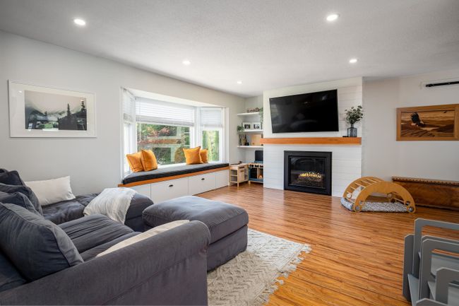 40613 N Highlands Way, House other with 4 bedrooms, 4 bathrooms and 8 parking in Squamish BC | Image 1