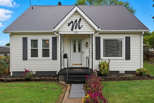135 Main St, Mc Ewen, TN, 37101-4518 | Card Image