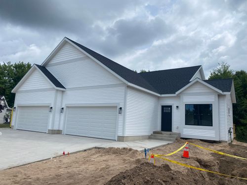 7118 Kerrie Ln, Norton Shores, MI, 49456-8999 | Card Image