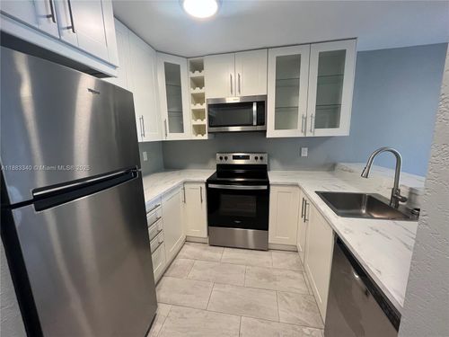apt-221-8145 Nw 7th St, Miami, FL, 33126-4091 | Card Image