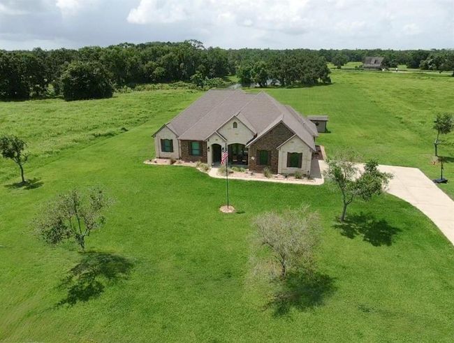 1549 Frontier Trl, House other with 4 bedrooms, 2 bathrooms and 2 parking in Angleton TX | Image 27