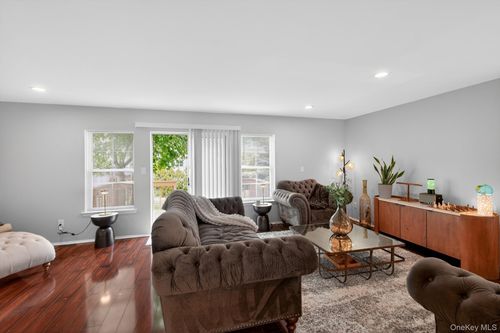 1 Summerfield Cir, Central Islip, NY, 11722-4648 | Card Image