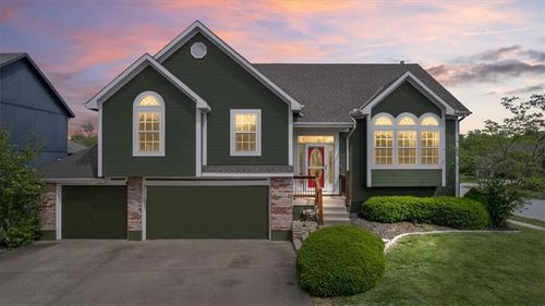 2357 Sw Current Ct, Lee's Summit, MO, 64082-4086 | Card Image
