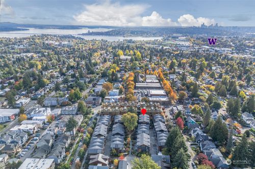 a-6522 32nd Avenue Ne, Seattle, WA, 98115 | Card Image