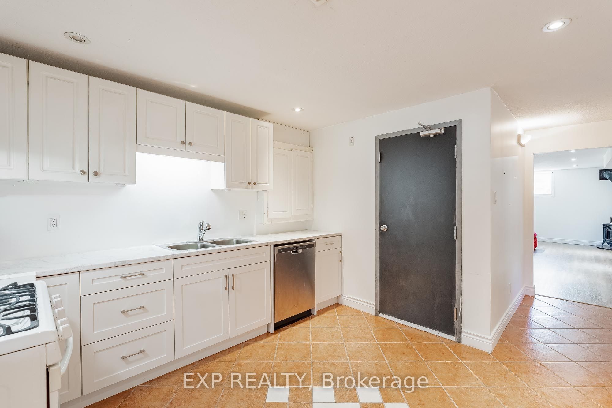 Residential Lease in Tay 5