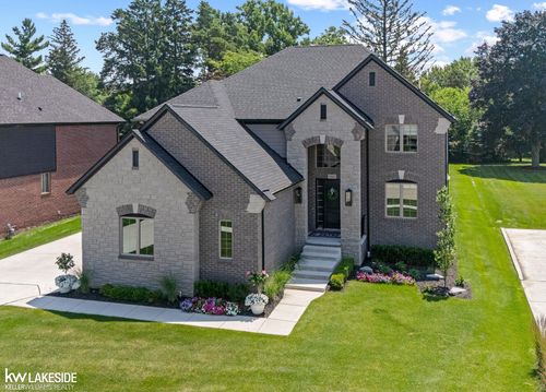 5962 Park Ave, Washington Twp, MI, 48095-1712 | Card Image