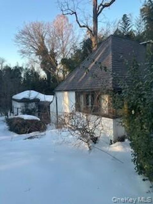 3 Beverly Rd, Port Washington, NY, 11050-3017 | Card Image