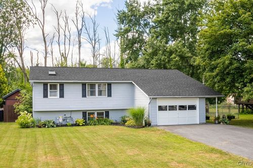 203 Pinewood Dr, Camillus, NY, 13031-9672 | Card Image
