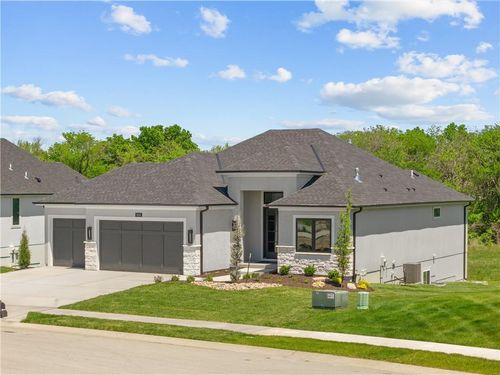 2825 Sw Heartland Rd, Lee's Summit, MO, 64082-4223 | Card Image