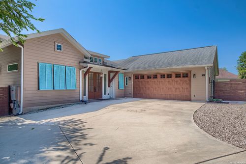 122 Navajo Trl, Seguin, TX, 78155-6953 | Card Image