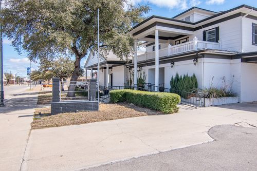 800 Center Ave, Brownwood, TX, 76801-2829 | Card Image
