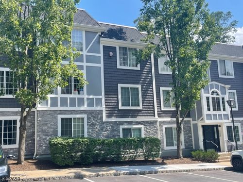 105 Village Dr, Morristown, NJ, 07960-7318 | Card Image