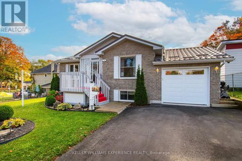 789 Montreal St, Midland, ON, L4R1G9 | Card Image