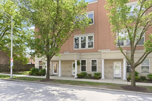 2m-7308 Circle Ave, Forest Park, IL, 60130-1165 | Card Image