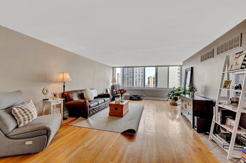 apt-12a-1 Schiller St, Chicago, IL, 60610-5098 | Card Image