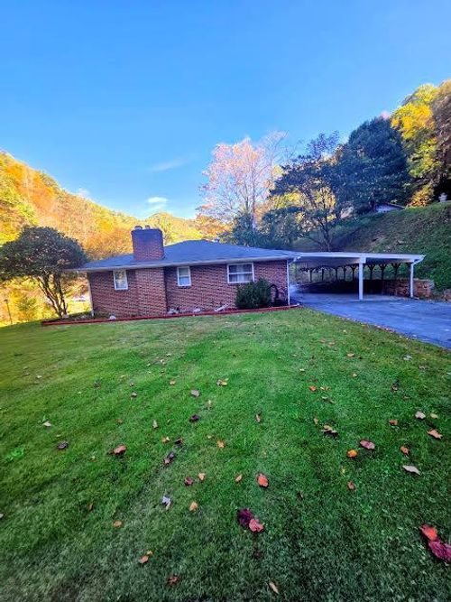 1025 White Birch Ln, Grundy, VA, 24614-6762 | Card Image