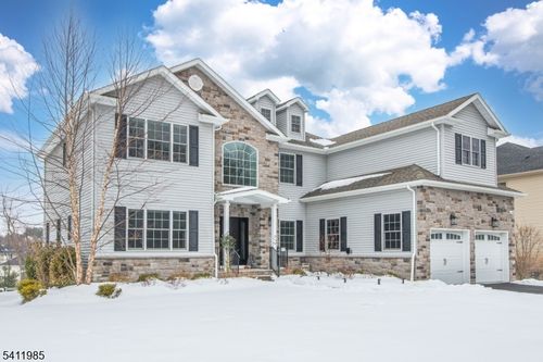 77 Haggerty Dr, West Orange, NJ, 07052-1437 | Card Image