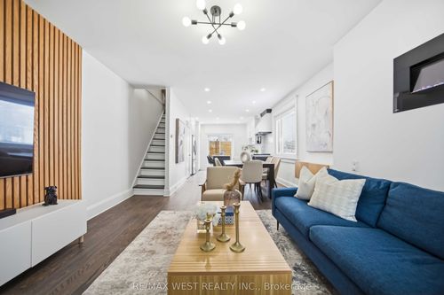 902 Woodbine Ave, Toronto, ON, M4C4B5 | Card Image