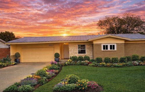 3921 Bonnie Dr, Fort Worth, TX, 76116-7732 | Card Image