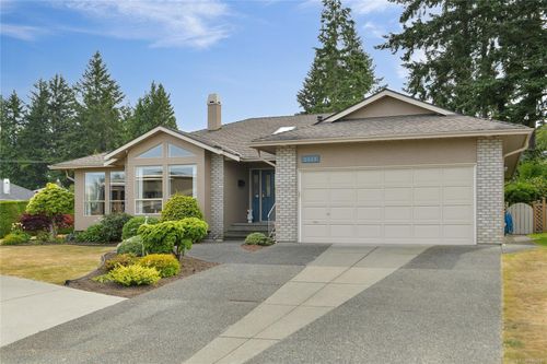 2513 Emmy Pl, Central Saanich, BC, V8Z7W7 | Card Image
