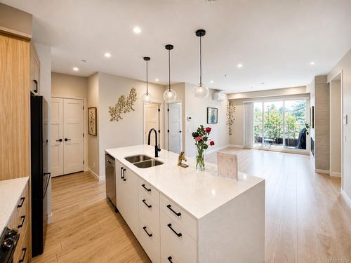 110-958 Pharoah Mews, Victoria, BC, V9B7A1 | Card Image